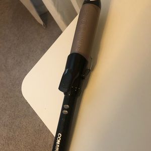 Conair 1.5 inch curling iron NEW